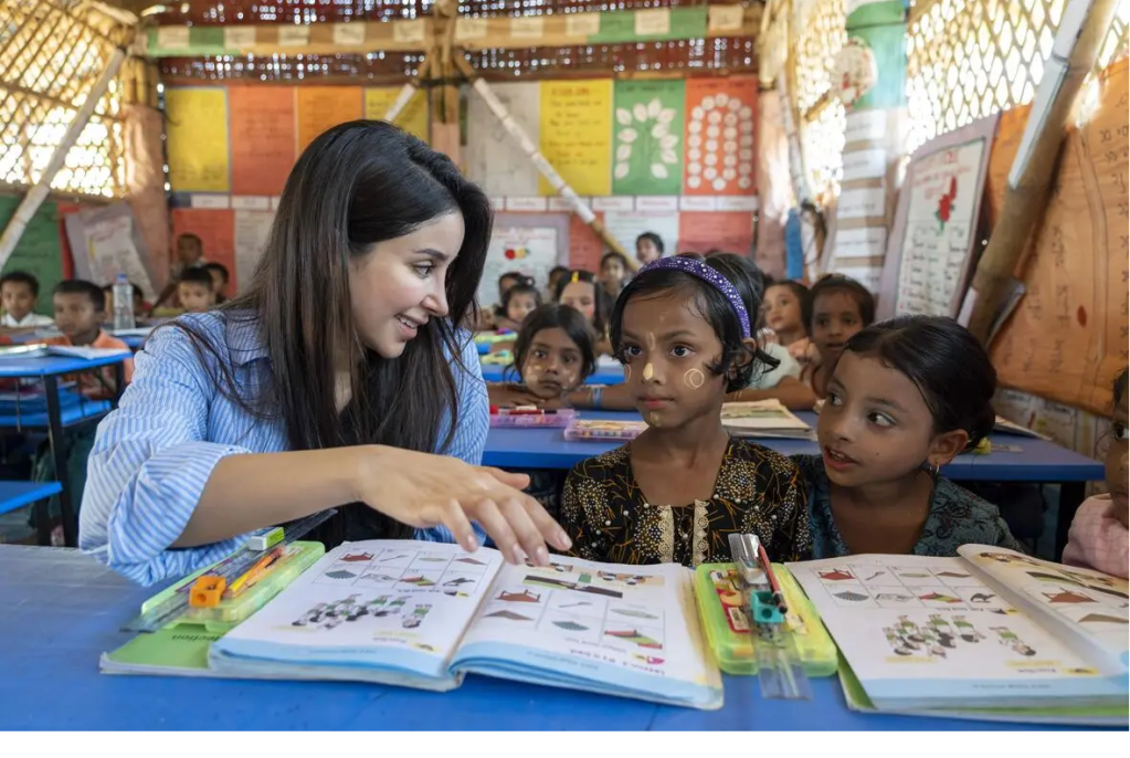 Aseel Omran, UNHCR's newest Goodwill Ambassador, meeting with young Rohingya refugees during her visit to Bangladesh