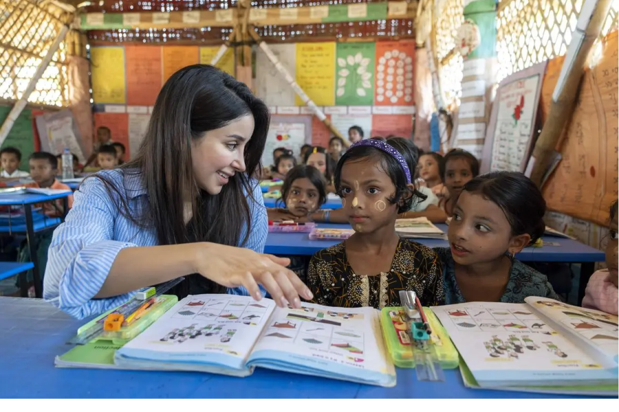 Aseel Omran, UNHCR's newest Goodwill Ambassador, meeting with young Rohingya refugees during her visit to Bangladesh