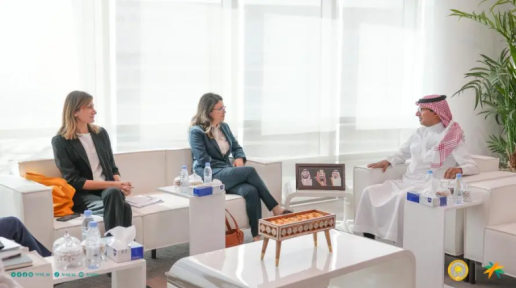 ILO Regional Director for Arab States Ruba Jaradat (centre) and ILO delegation meet with Vice Minister for Human Resources at the Saudi Ministry of Human Resources and Social Development H.E. Abdullah Abuthnain (right). ©HRSD